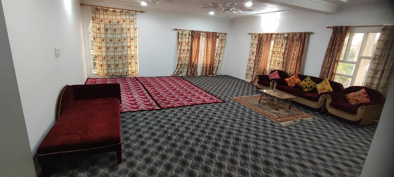 The Clover Inn Srinagar  Exterior photo