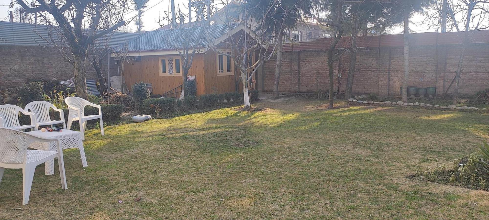 The Clover Inn Srinagar  Exterior photo
