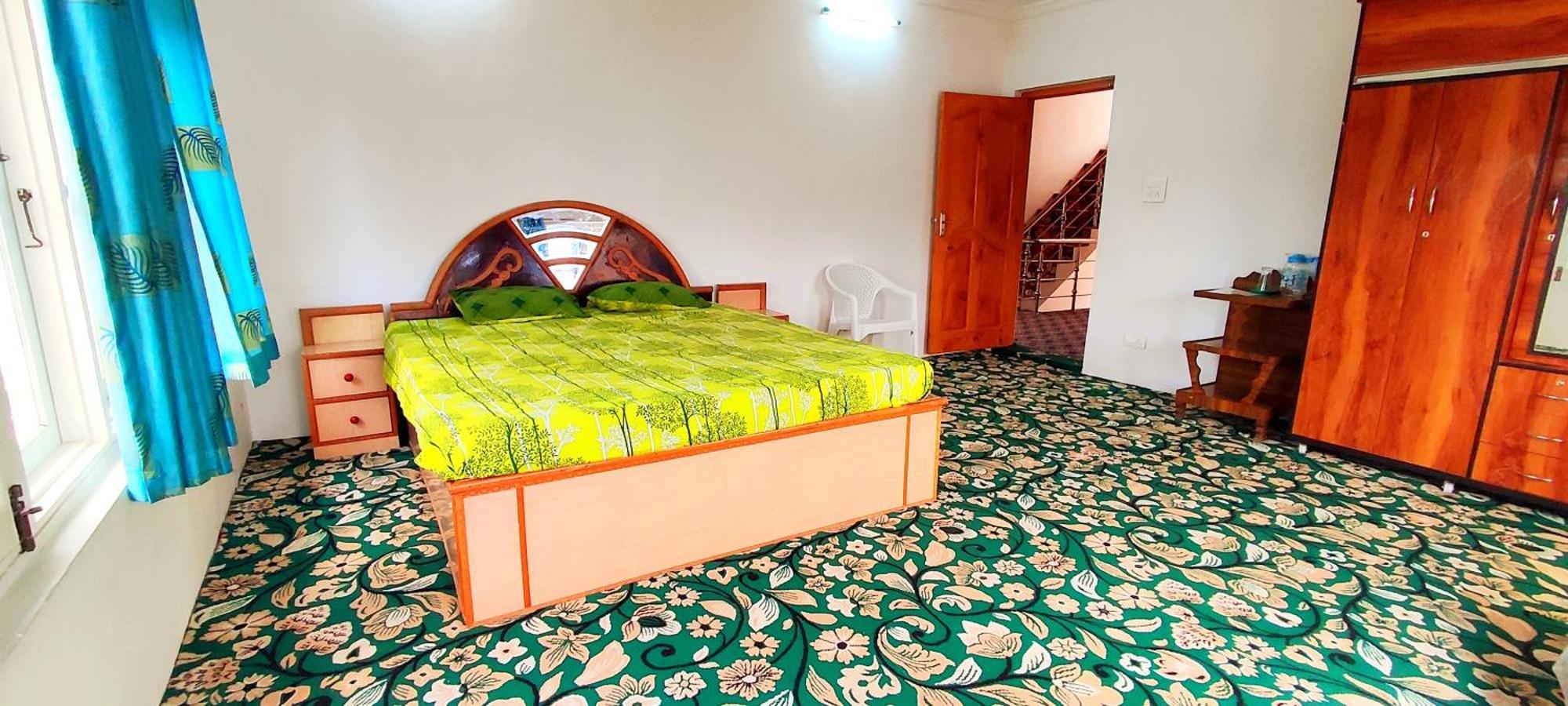 The Clover Inn Srinagar  Exterior photo
