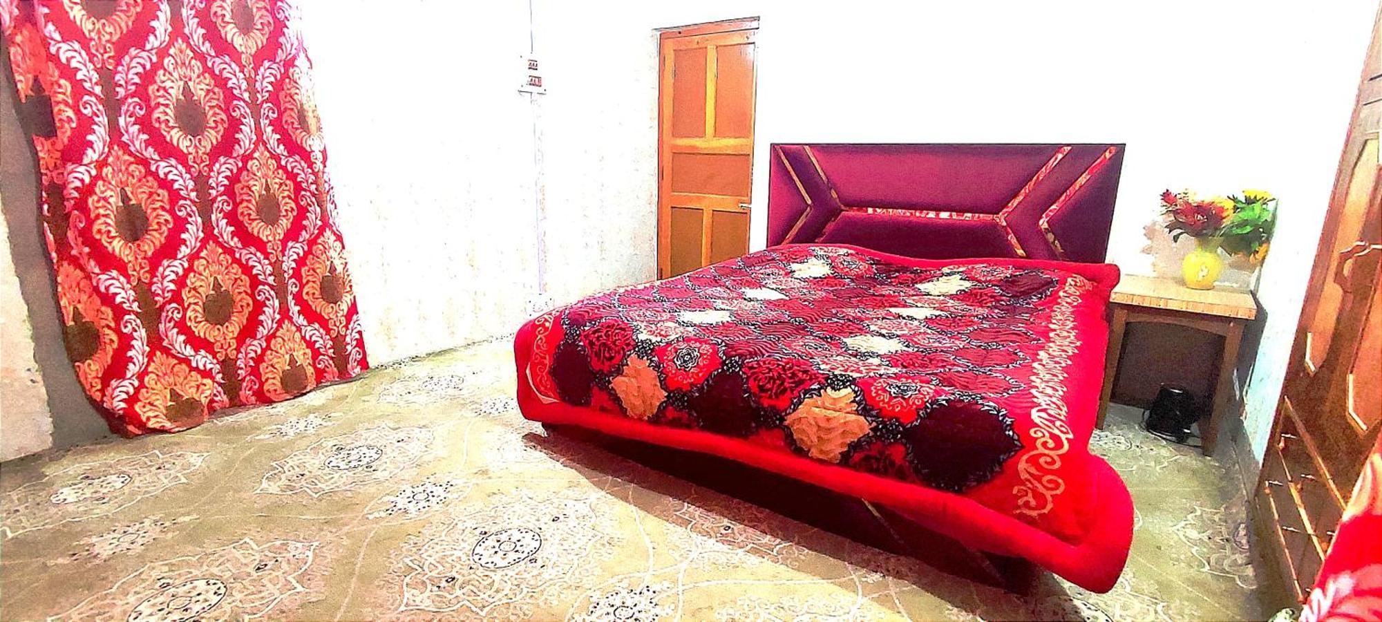 The Clover Inn Srinagar  Room photo