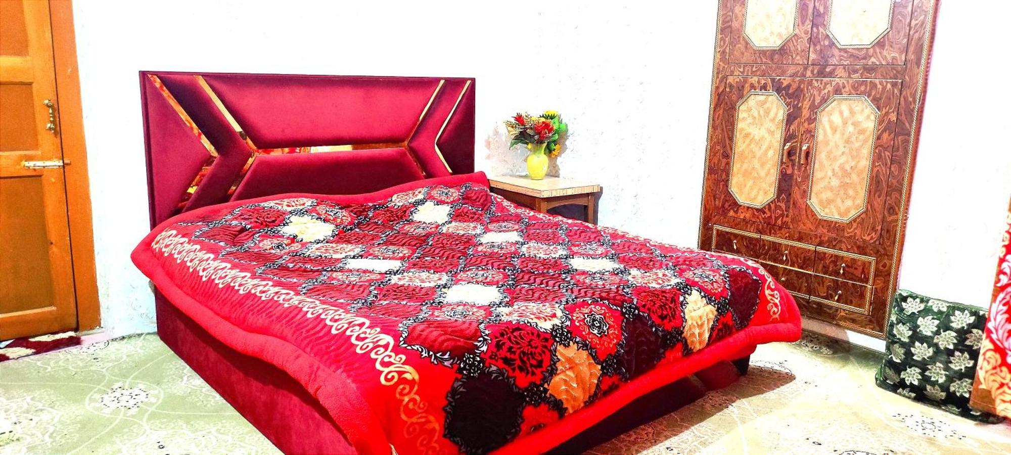 The Clover Inn Srinagar  Room photo