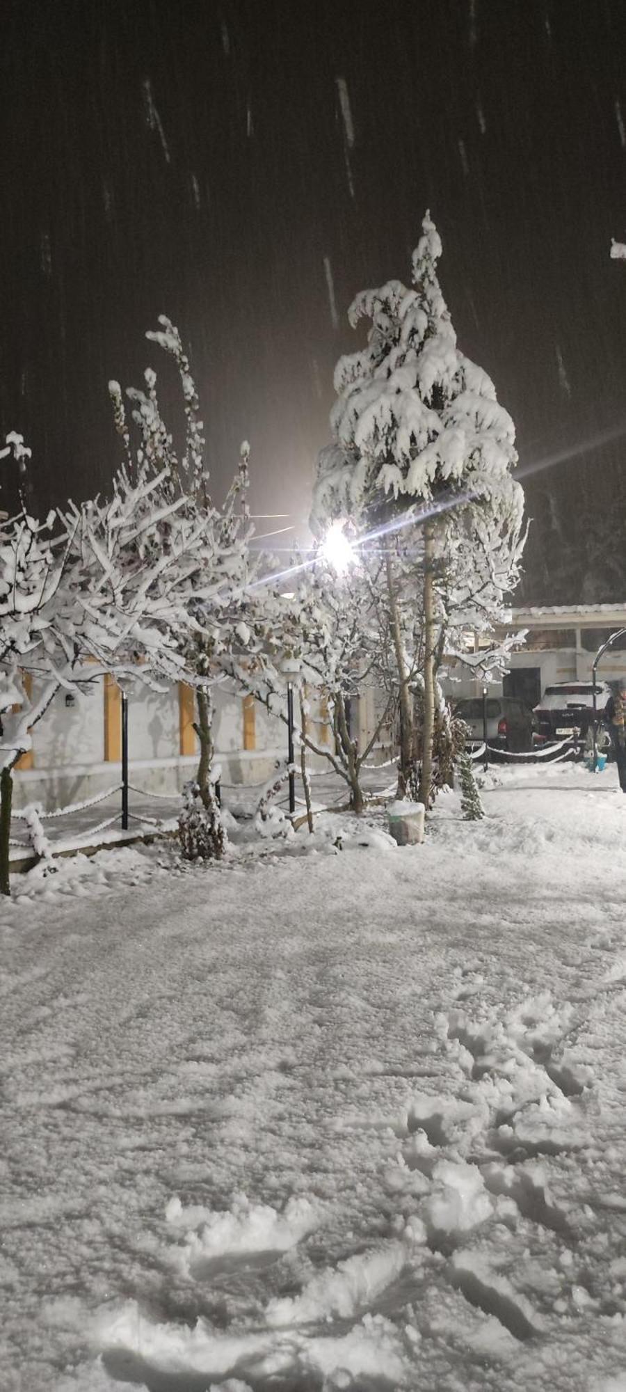 The Clover Inn Srinagar  Exterior photo