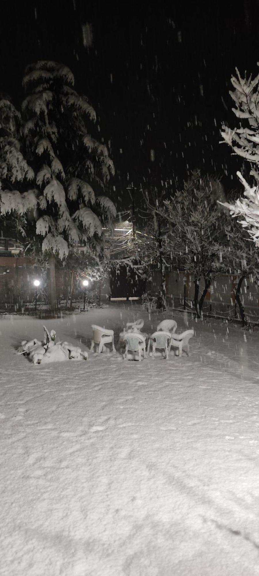 The Clover Inn Srinagar  Exterior photo