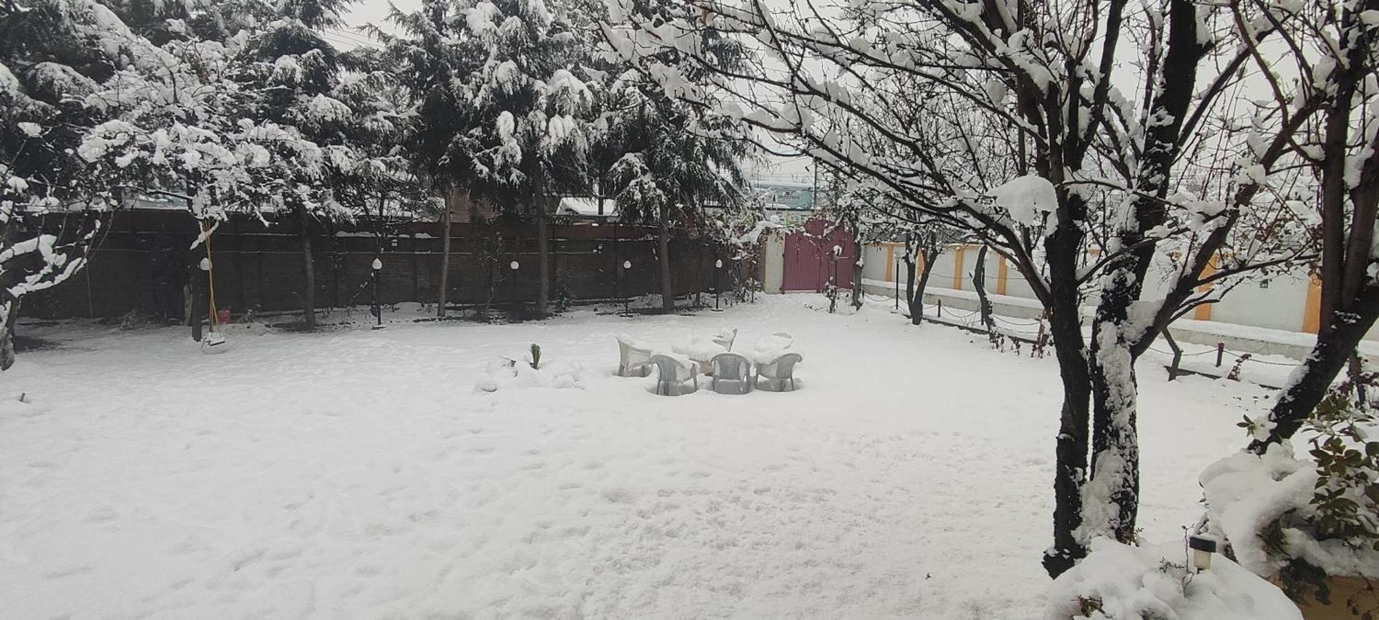 The Clover Inn Srinagar  Exterior photo