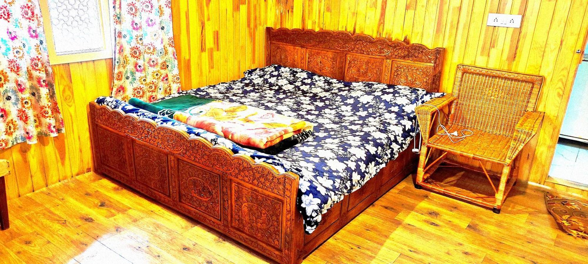 The Clover Inn Srinagar  Exterior photo